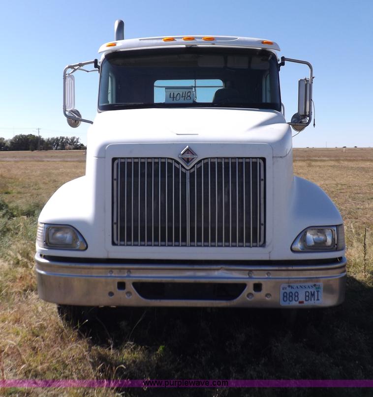 image for item I8393 2003 International 9200i semi truck
