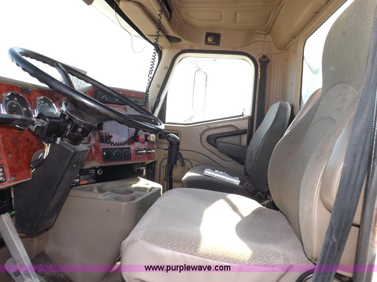 image for item I8393 2003 International 9200i semi truck