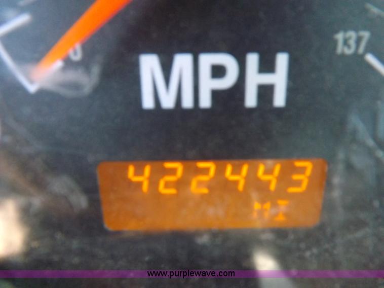 image for item I8393 2003 International 9200i semi truck