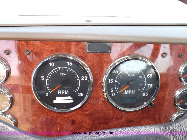 image for item I8393 2003 International 9200i semi truck