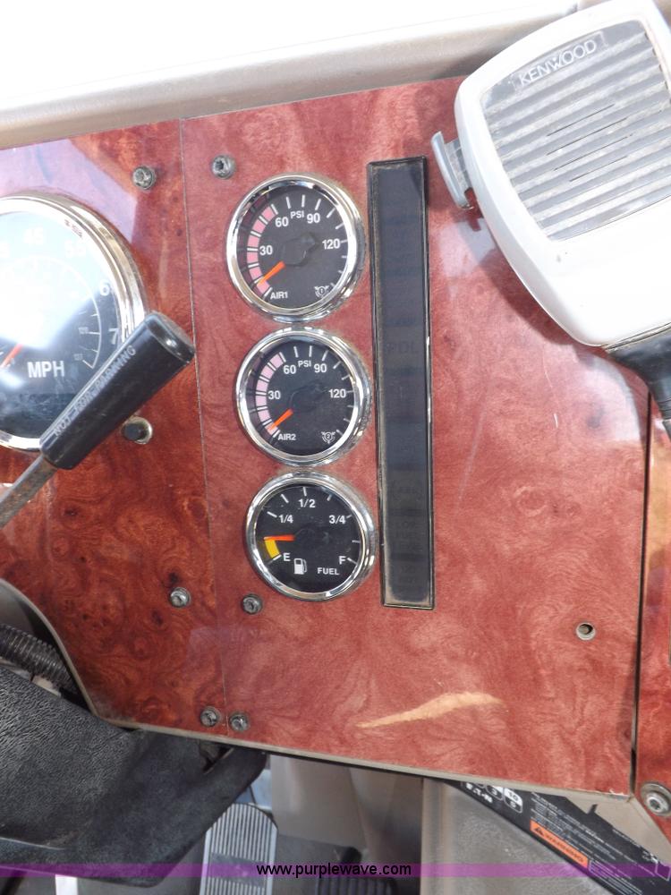 image for item I8393 2003 International 9200i semi truck