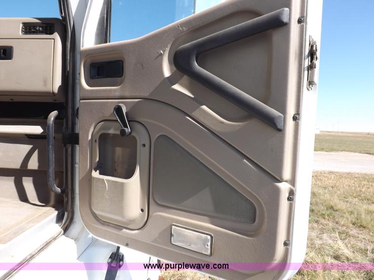 image for item I8393 2003 International 9200i semi truck