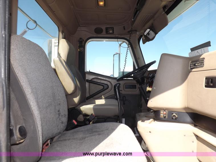 image for item I8393 2003 International 9200i semi truck