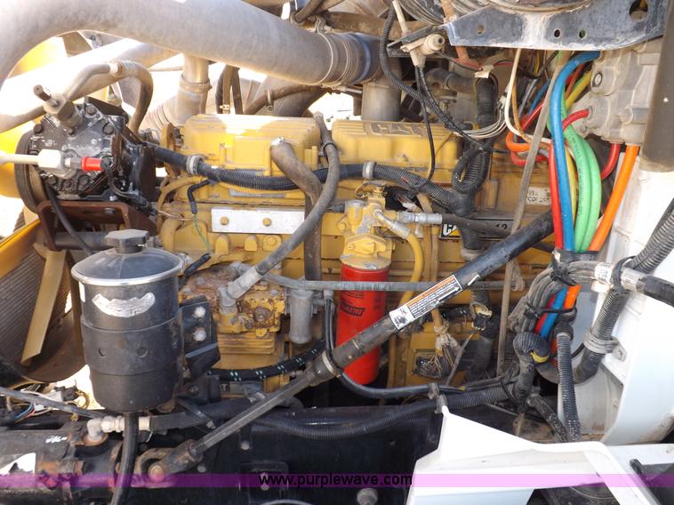 image for item I8393 2003 International 9200i semi truck