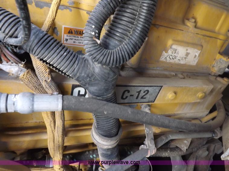 image for item I8393 2003 International 9200i semi truck