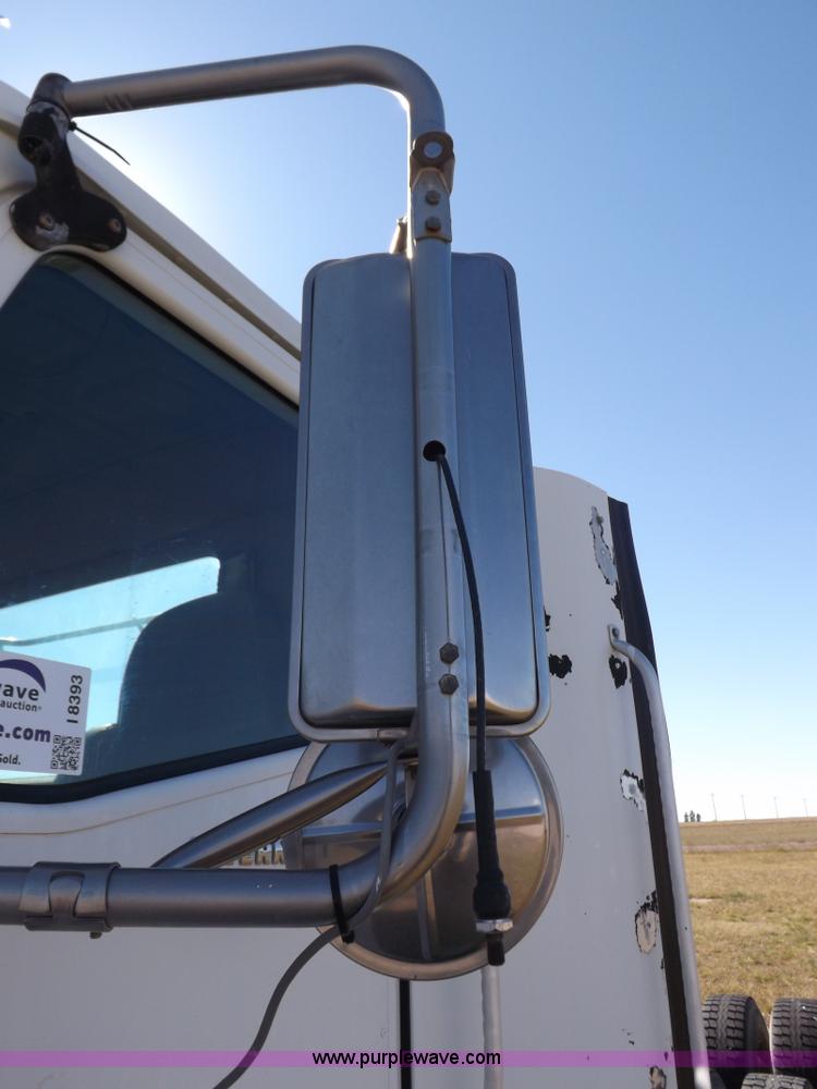 image for item I8393 2003 International 9200i semi truck