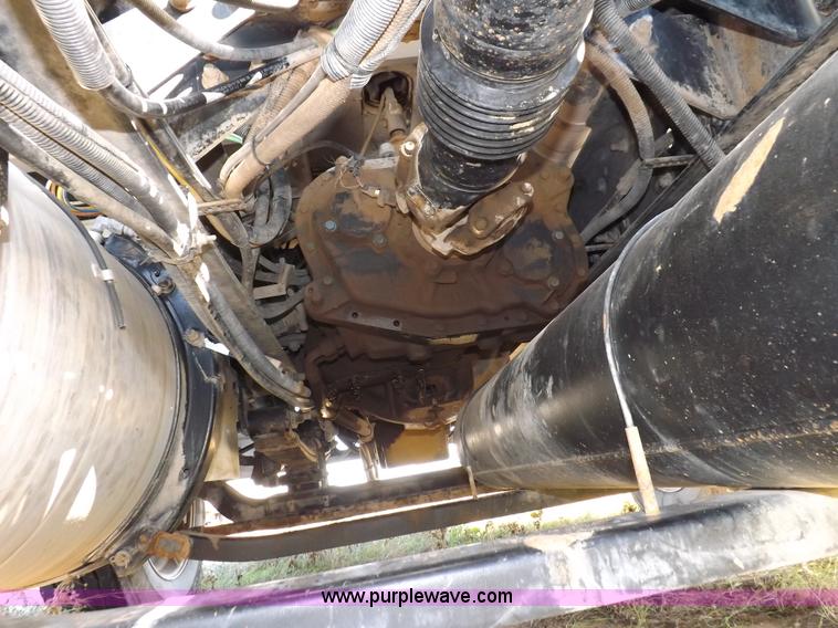 image for item I8393 2003 International 9200i semi truck