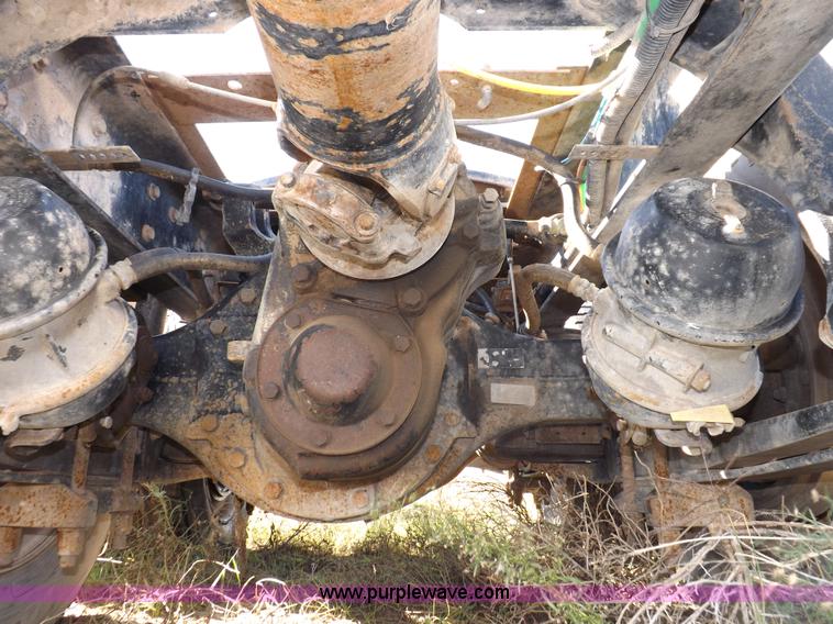 image for item I8393 2003 International 9200i semi truck