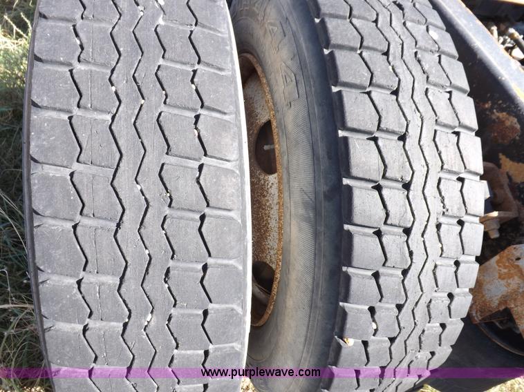 image for item I8393 2003 International 9200i semi truck