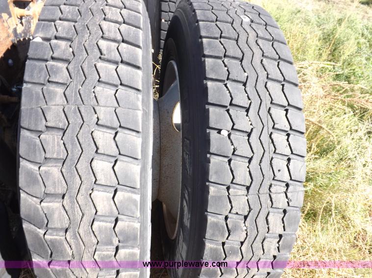 image for item I8393 2003 International 9200i semi truck