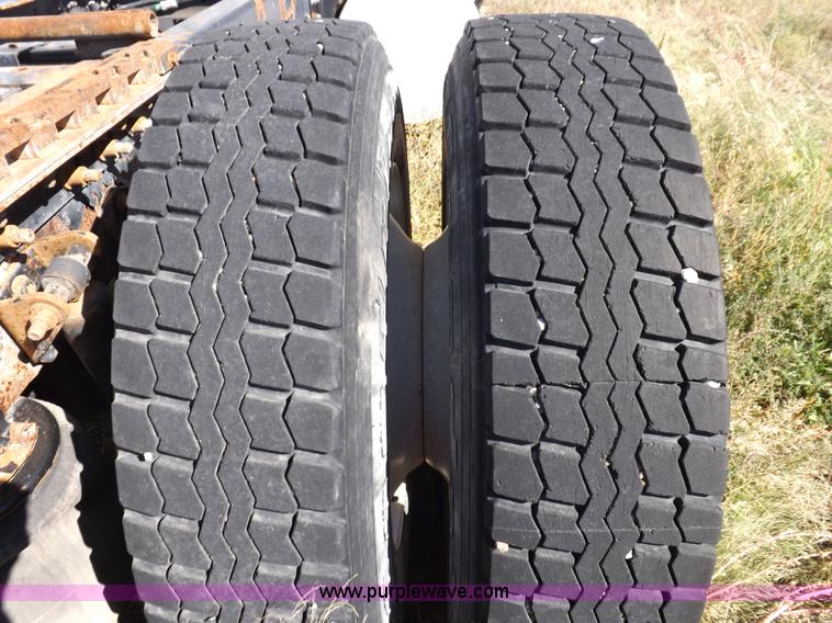 image for item I8393 2003 International 9200i semi truck