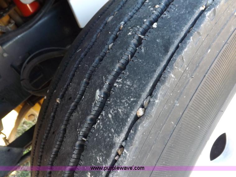 image for item I8393 2003 International 9200i semi truck