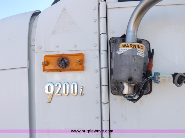 image for item I8393 2003 International 9200i semi truck