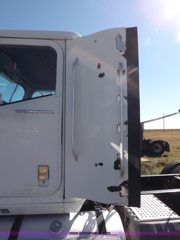 image for item I8393 2003 International 9200i semi truck