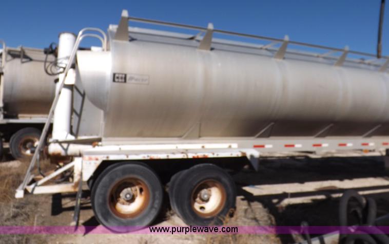 image for item I8396 1995 Pacer feed body trailer