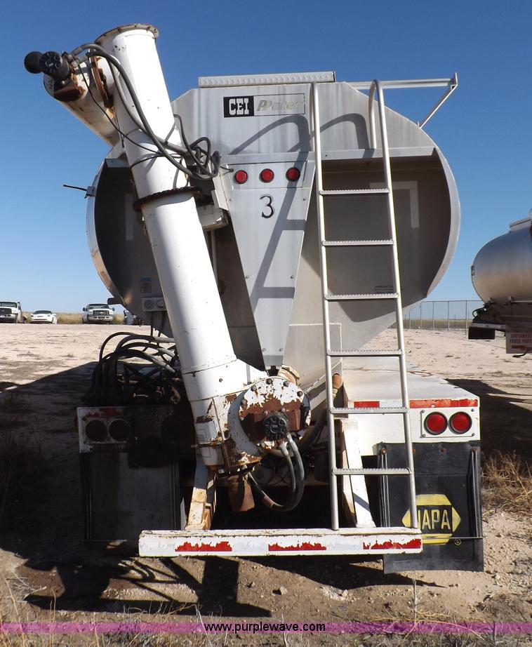 image for item I8396 1995 Pacer feed body trailer