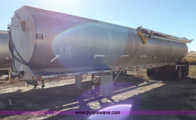 image for item I8396 1995 Pacer feed body trailer