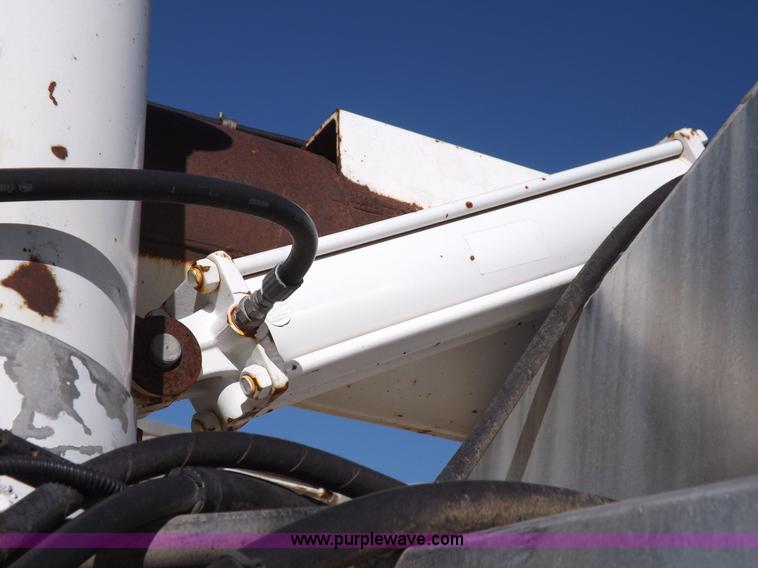 image for item I8396 1995 Pacer feed body trailer