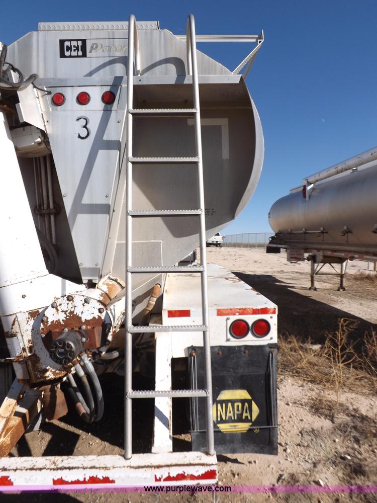 image for item I8396 1995 Pacer feed body trailer