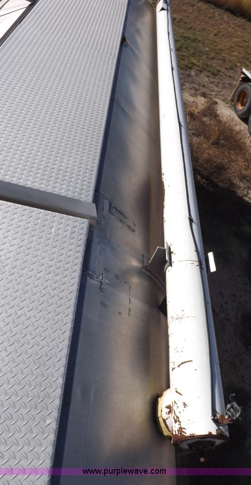 image for item I8396 1995 Pacer feed body trailer