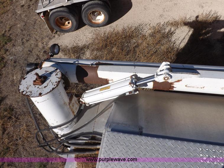 image for item I8396 1995 Pacer feed body trailer