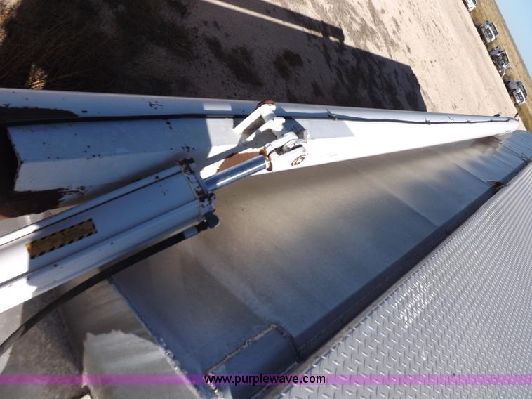 image for item I8396 1995 Pacer feed body trailer