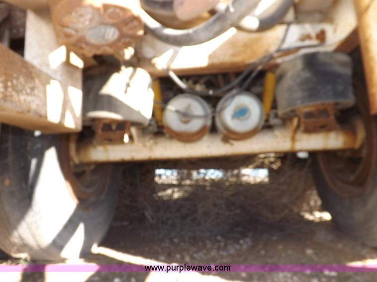 image for item I8396 1995 Pacer feed body trailer