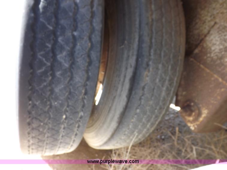 image for item I8396 1995 Pacer feed body trailer