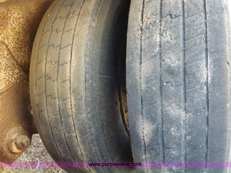 image for item I8396 1995 Pacer feed body trailer