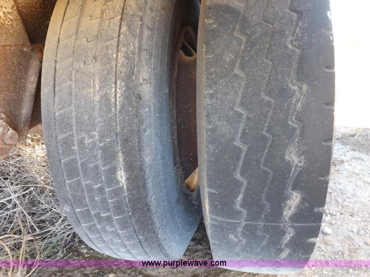 image for item I8396 1995 Pacer feed body trailer