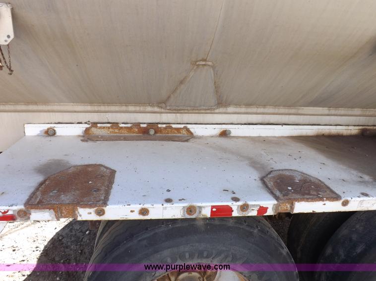 image for item I8396 1995 Pacer feed body trailer