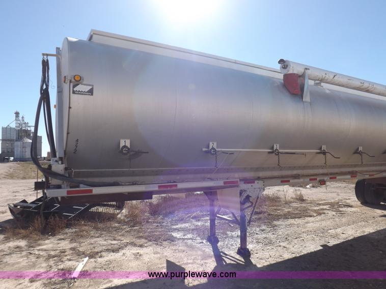 image for item I8397 1997 Warren feed body trailer