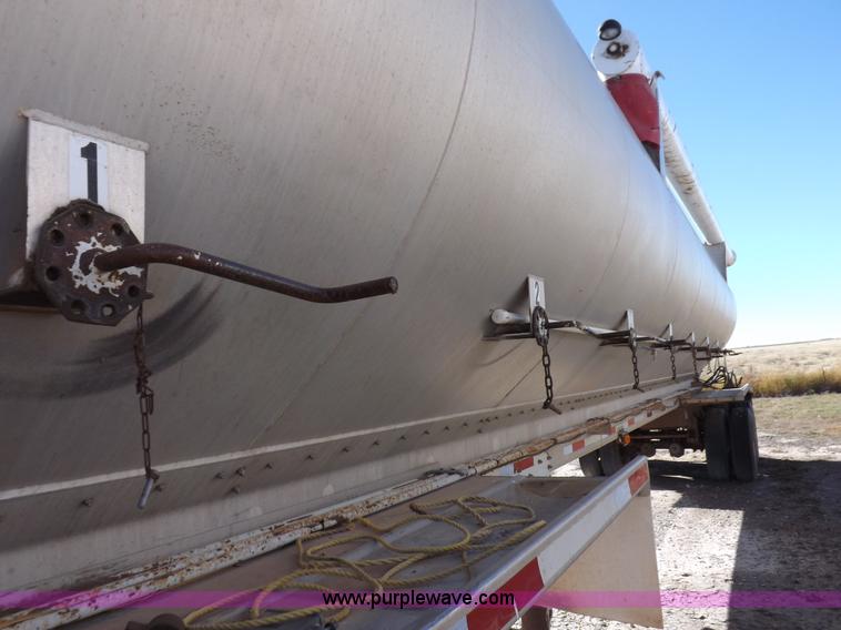 image for item I8397 1997 Warren feed body trailer