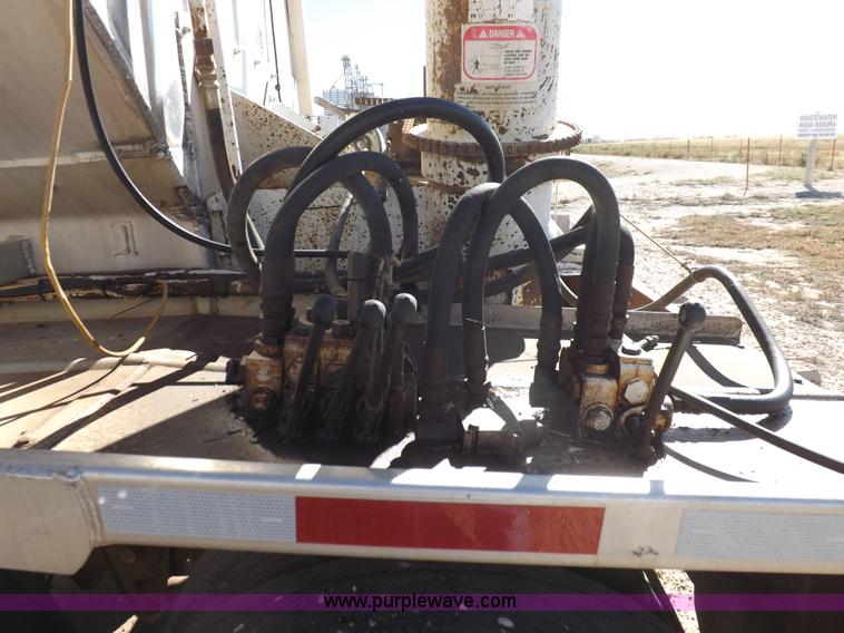 image for item I8397 1997 Warren feed body trailer