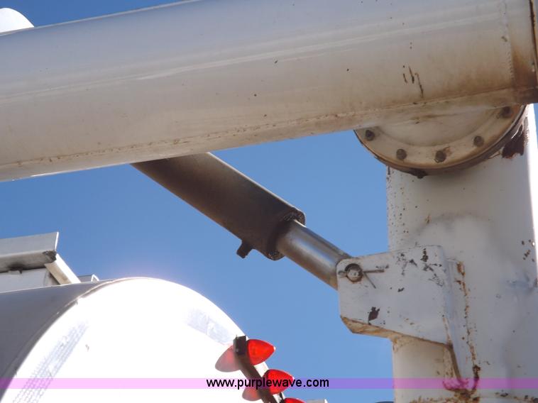 image for item I8397 1997 Warren feed body trailer