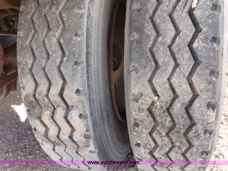 image for item I8398 1997 Waren feed body trailer