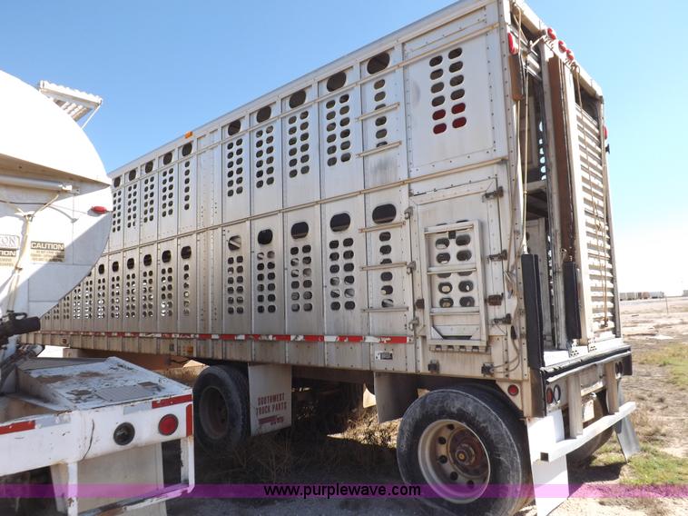 image for item I8399 1998 Wilson PSAL-303P livestock trailer