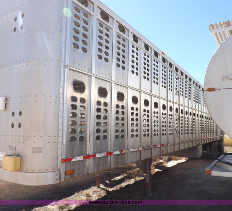 image for item I8399 1998 Wilson PSAL-303P livestock trailer