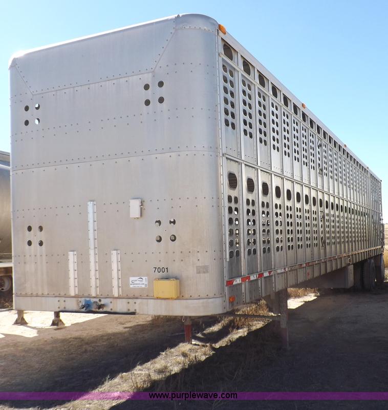 image for item I8399 1998 Wilson PSAL-303P livestock trailer