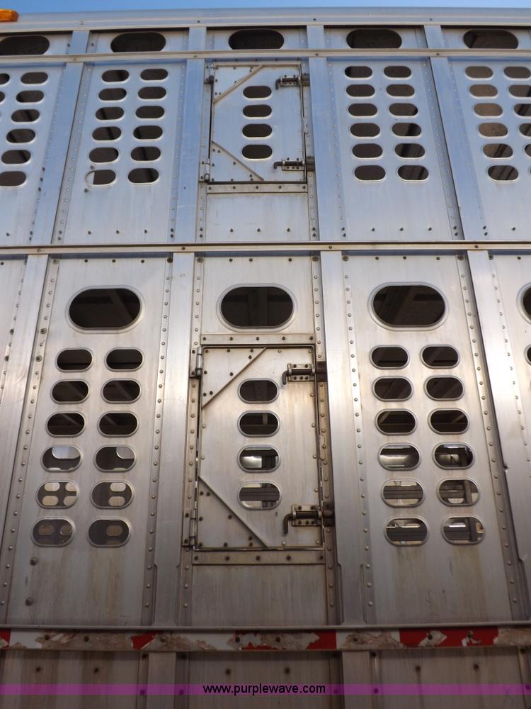 image for item I8399 1998 Wilson PSAL-303P livestock trailer