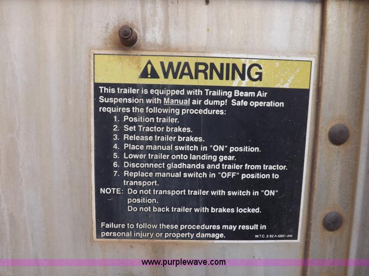 image for item I8399 1998 Wilson PSAL-303P livestock trailer