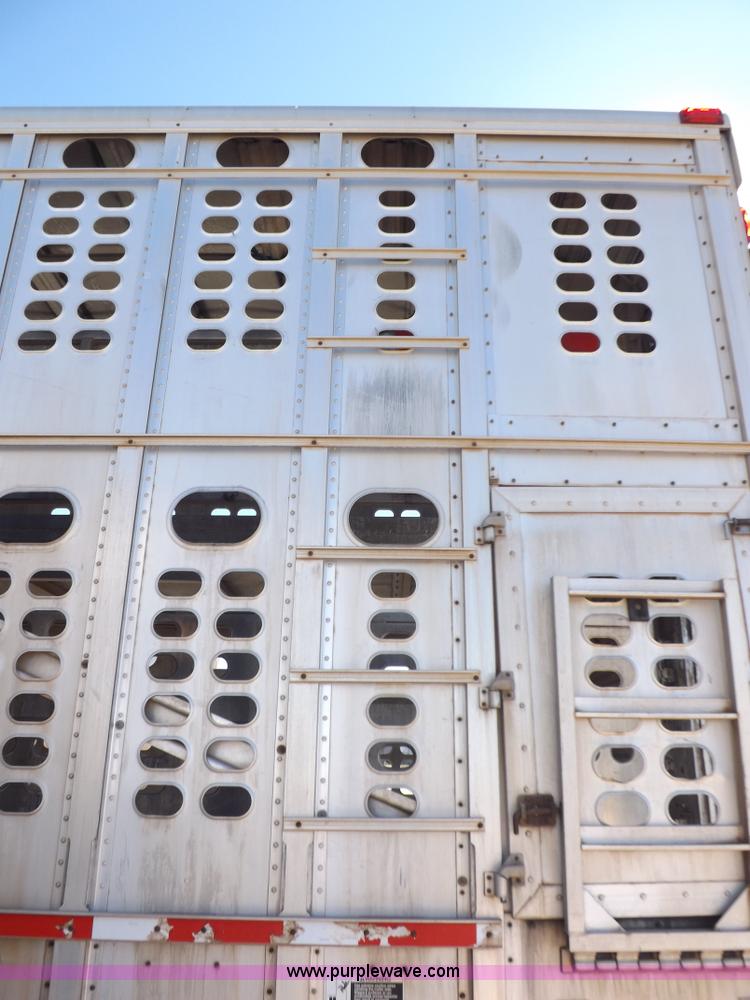 image for item I8399 1998 Wilson PSAL-303P livestock trailer