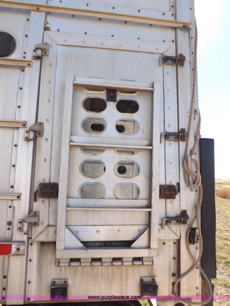 image for item I8399 1998 Wilson PSAL-303P livestock trailer