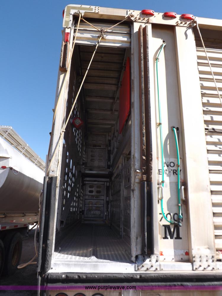 image for item I8399 1998 Wilson PSAL-303P livestock trailer