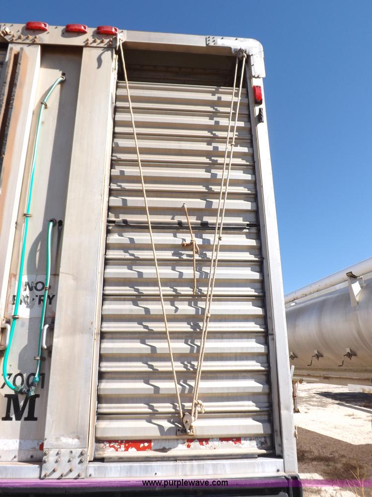 image for item I8399 1998 Wilson PSAL-303P livestock trailer