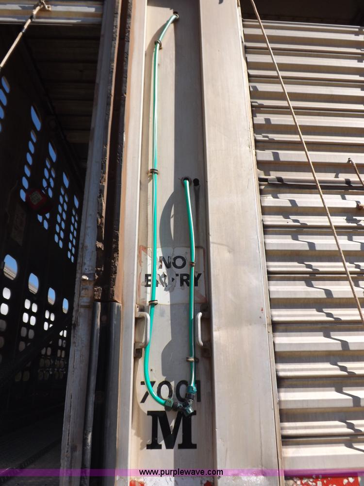 image for item I8399 1998 Wilson PSAL-303P livestock trailer