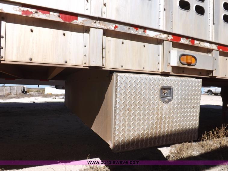 image for item I8399 1998 Wilson PSAL-303P livestock trailer