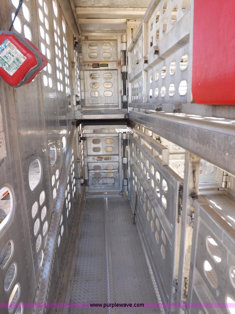 image for item I8399 1998 Wilson PSAL-303P livestock trailer