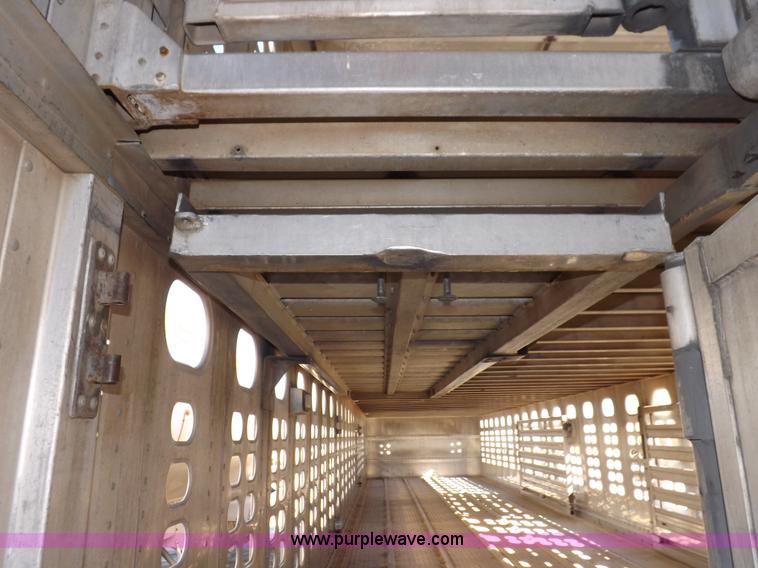 image for item I8399 1998 Wilson PSAL-303P livestock trailer