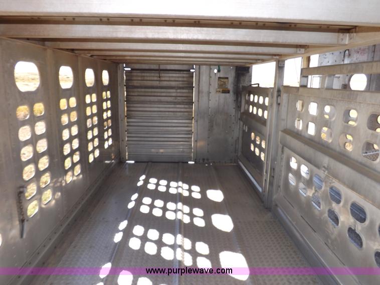 image for item I8399 1998 Wilson PSAL-303P livestock trailer